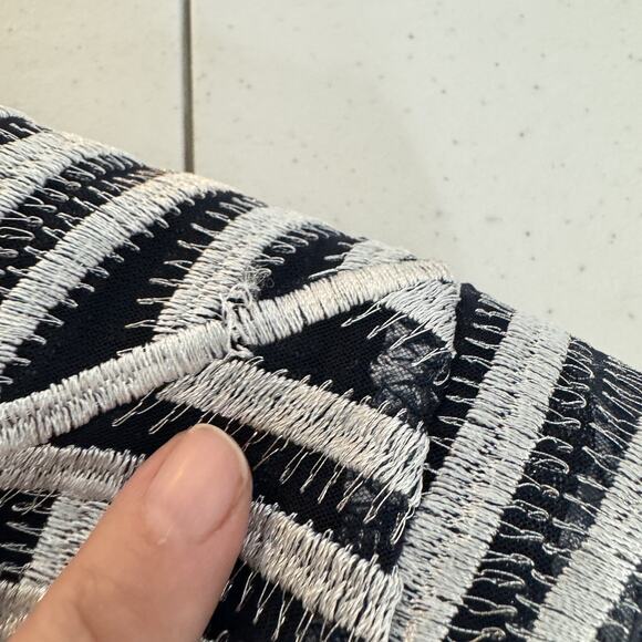 Chico's Travelers Printed Strip Jacket Sz 1 M 8-10 Navy Silver Mesh Embroidered - Picture 13 of 14